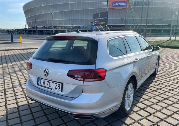 Volkswagen Passat cena 93500 przebieg: 92900, rok produkcji 2019 z Wrocław małe 121